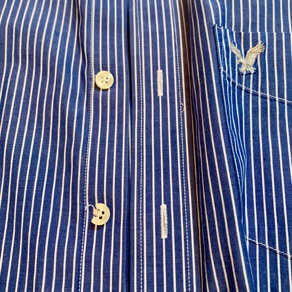 American Eagle Men's Button Down Blue Stripped - Picture 3 of 6